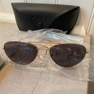 Women’s aviator sunglasses